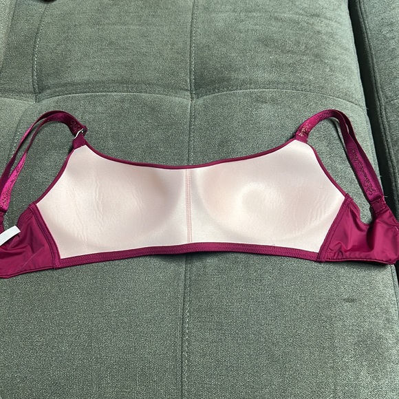 🥰🥰Victoria’s Secret Lightly Lined Wireless Scoop Bra🥰🥰 - Picture 6 of 8
